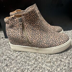 Universal Thread Women's Tan Leopard Sneakers